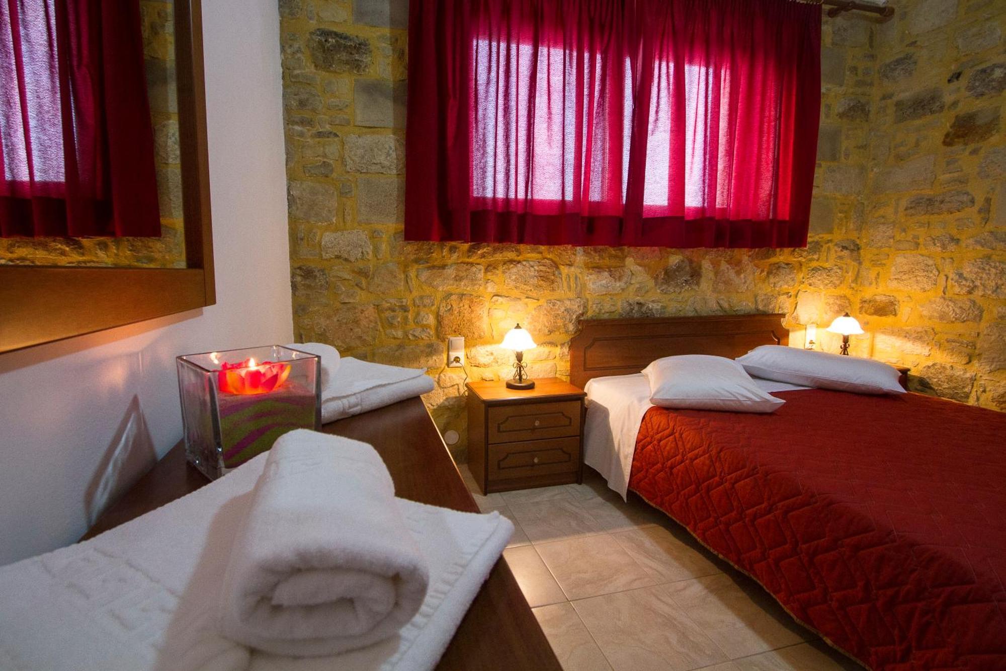 Agarathos Traditional Rooms - Pool - Kaliviani -On The Road To Balos Værelse billede